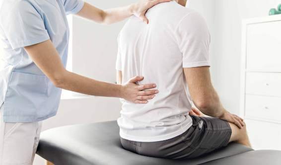 Rééducation orthopédique à domicile au Maroc — lombalgie et douleurs du bas du dos